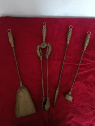 Conjunto de 4 peças antigas para lareira em bronze