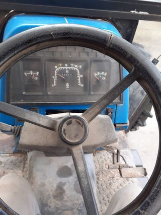 Tractor Ford New Holland 5640