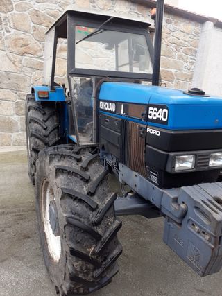 Tractor Ford New Holland 5640