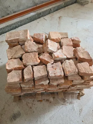 Ladrillo macizo refractario antiguo