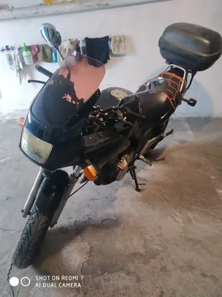 Moto deportiva negra Honda CB 500S Año 2000