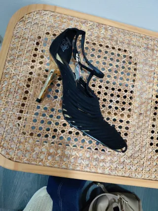 Sandalias Zara Tacón Dorado