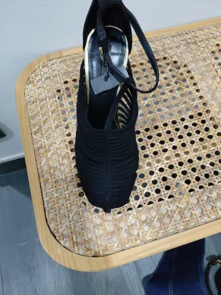 Sandalias Zara Tacón Dorado