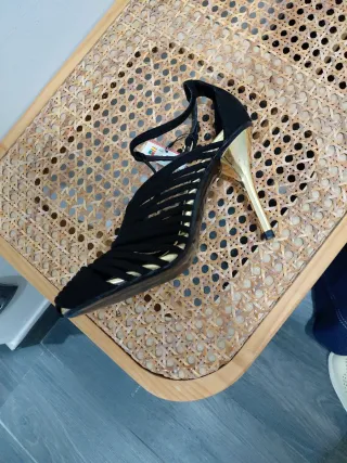 Sandalias Zara Tacón Dorado