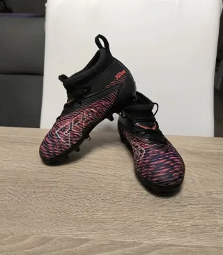 Botas de fútbol Puma FUTURE 8 MG  talla 28