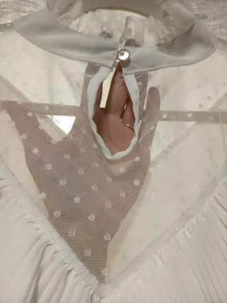 Blusa blanca con volantes