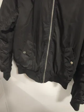 Cazadora bomber negra