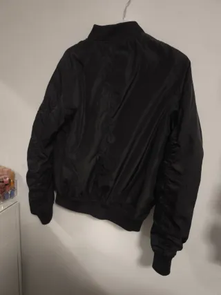 Cazadora bomber negra