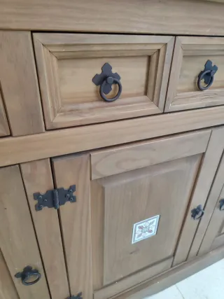 Vitrina rústica de madera y cristal