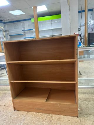 Estantería de madera beige