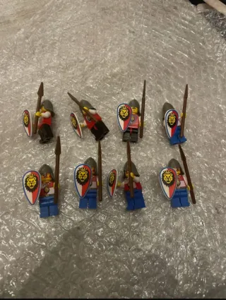 Lego minifigure medievali set 8 pezzi