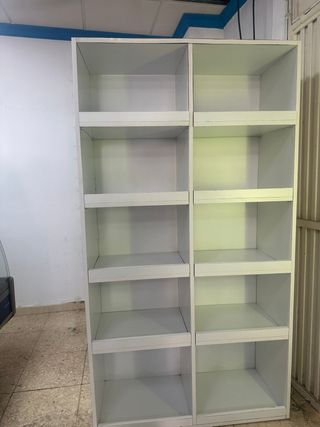 Estantería blanca modular