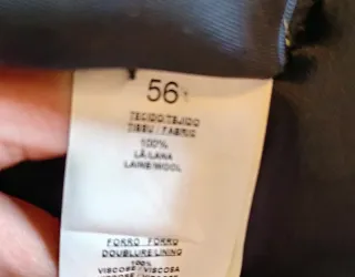 Traje con chaleco, camisa, fajín y corbatin