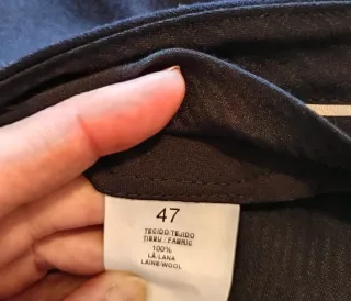 Traje con chaleco, camisa, fajín y corbatin