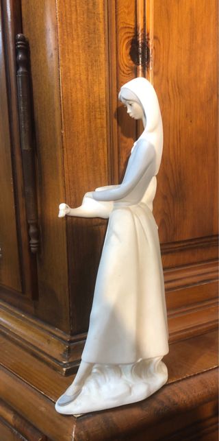 Figura Nao Lladro Mujer con Oca Porcelana