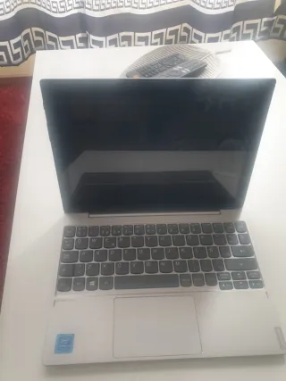 Tablet Lenovo con Tastiera