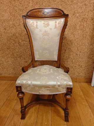 Sillas de comedor de madera y tela