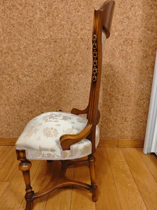 Sillas de comedor de madera y tela