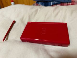 Nintendo DS Rossa con due stili