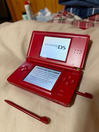 Nintendo DS Rossa con due stili