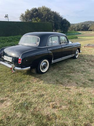 Mercedes-Benz 220 S