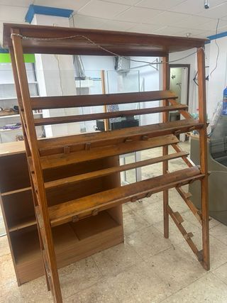 Estantería de madera