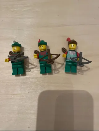 Lego Forestman Minifigure con Arco
