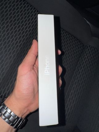 iPhone 16e Apple ancora sigillato mai aperto.