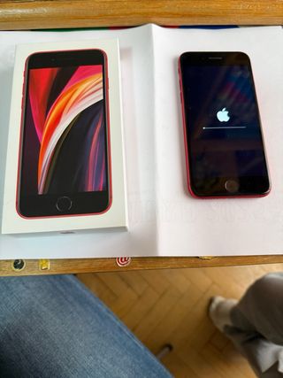 iPhone SE 64GB Rojo