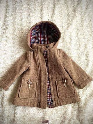 Cazadora marrón con capucha talla 9-12 meses ZARA