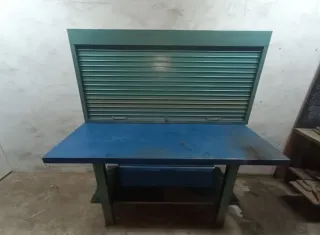 Banco de trabajo y armario metálico