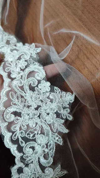 Velo de novia con encaje