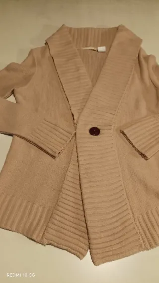 Cardigan em bege
