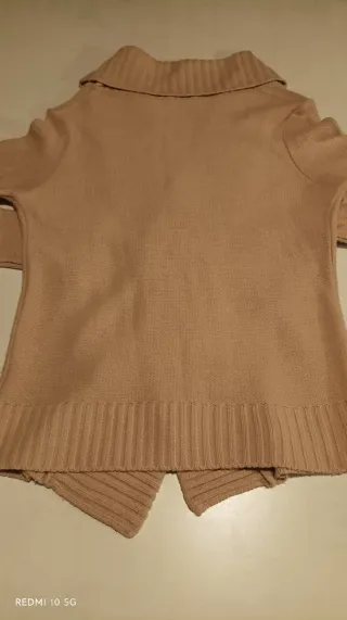 Cardigan em bege