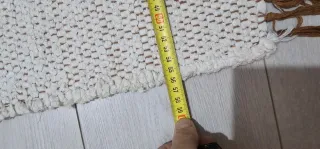 Alfombra beige con flecos marrones