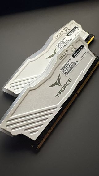 Team Group T-Force Delta DDR4 3200 16GB RGB