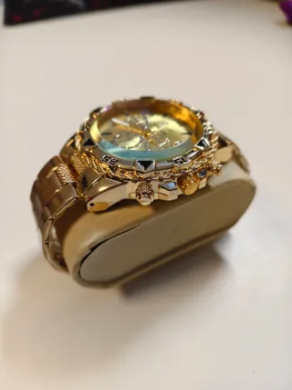 Reloj Dorado Elegante