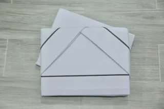 Jogo de cama casal cinza e branco