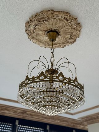 Lámpara araña dorada cristal clásica