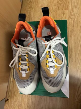 Zapatillas Puma Thunder Spectra grises y naranjas