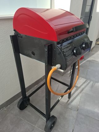 Barbacoa de gas negra y roja