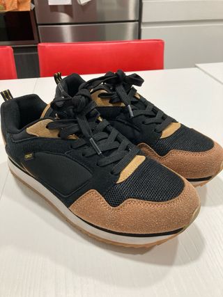 Zapatillas Only negras y marrones