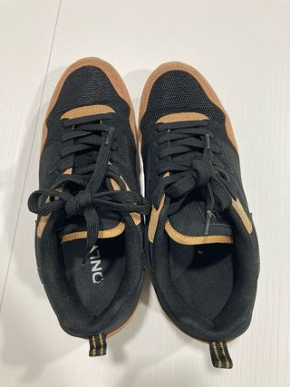 Zapatillas Only negras y marrones