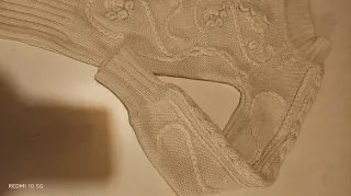 Camisola de malha creme com relevos