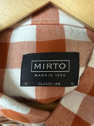 Camisa de cuadros marca Mirto.