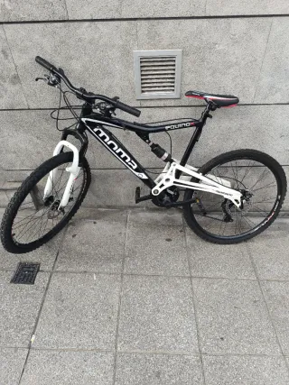 Bicicleta Moma Equinox Negra