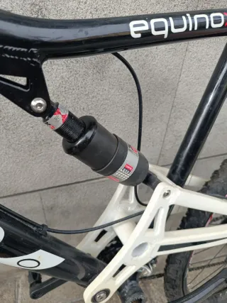 Bicicleta Moma Equinox Negra