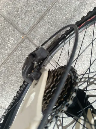 Bicicleta Moma Equinox Negra