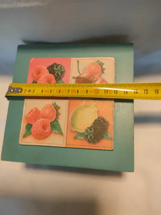 Scatola vintage in legno decorata con frutta