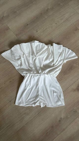 Falda con short blanca voluminosa